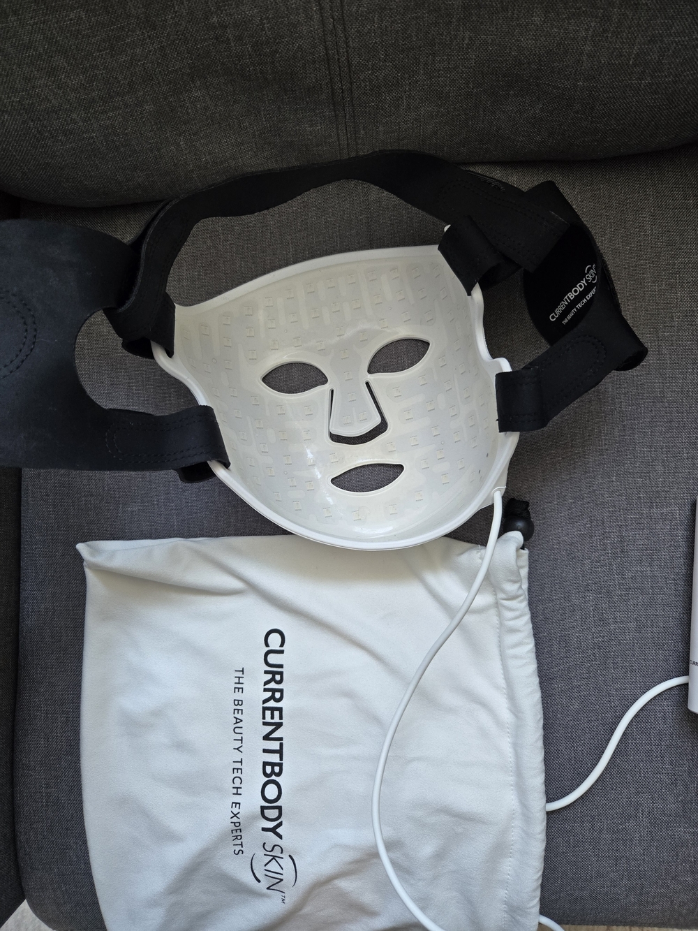 CURRENTBODY Red LED Face Mask Series 2 - Picture 4 of 4
